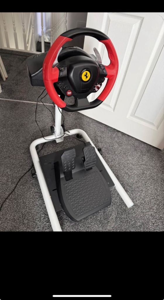 Thrustmaster Ferrari 458 Spider Xbox wheel and stand
