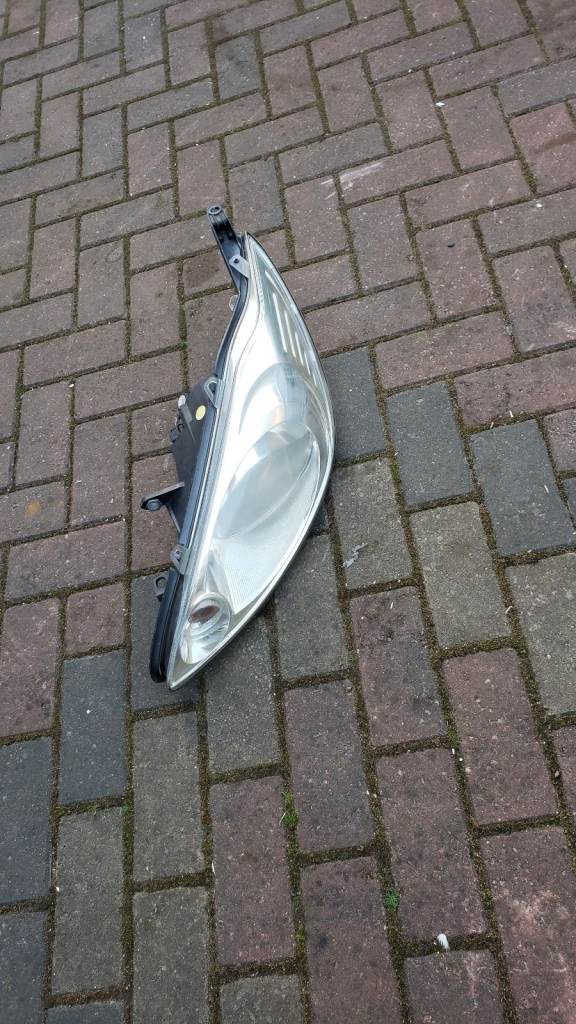Ford KA headlight n/s