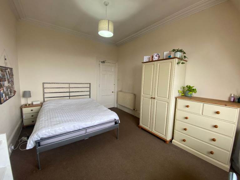DOUBLE ROOM IN SHARED FLAT