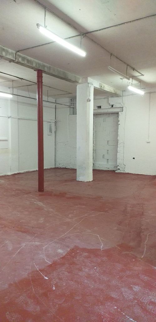 Self contained storage unit to let in Sutton Ashfield. No deposit!