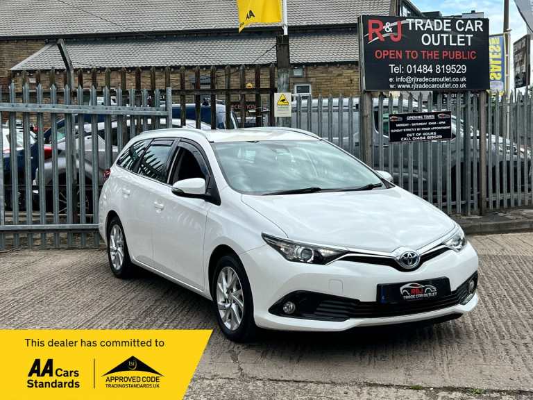 2018 Toyota Auris 1.8 Hybrid Icon Tech TSS 5dr CVT ESTATE PETROL/ELECTRIC Automatic