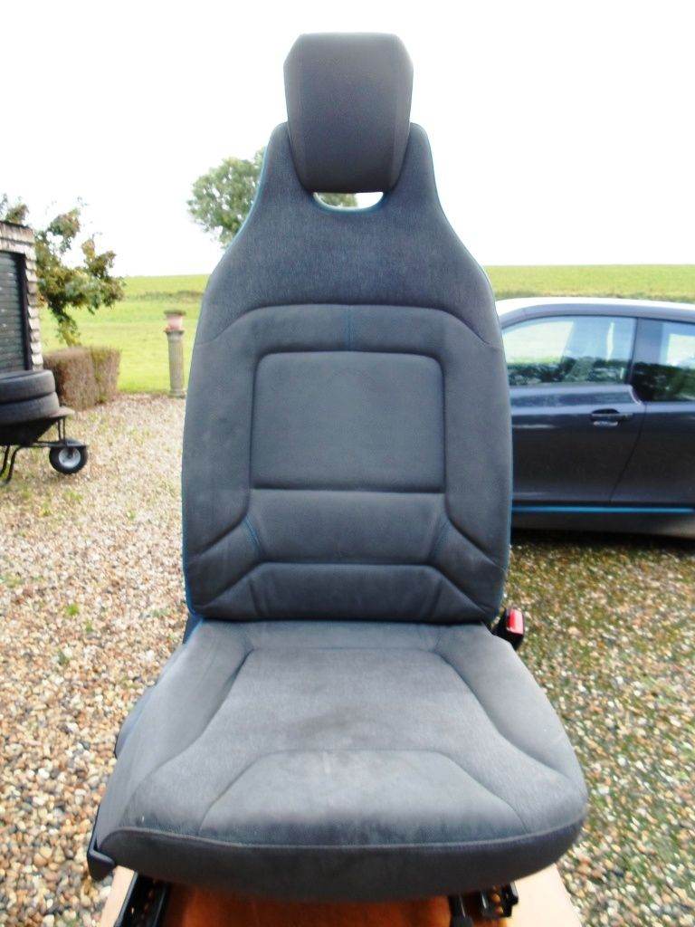 BMW i3 drivers seat Grey Fabric Blue highlights 2015