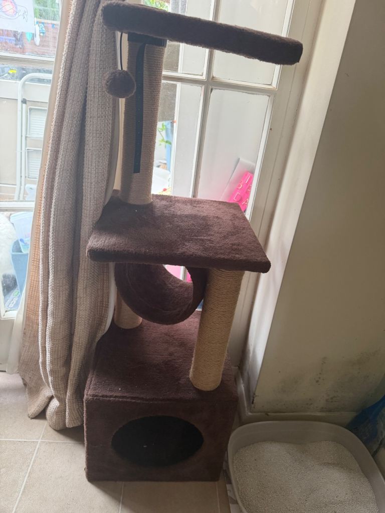 Cat scratching tower