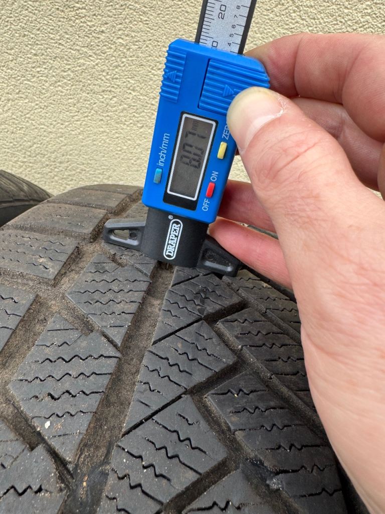 235 35 19 winter tyres Continental Winter Contact TS850P 