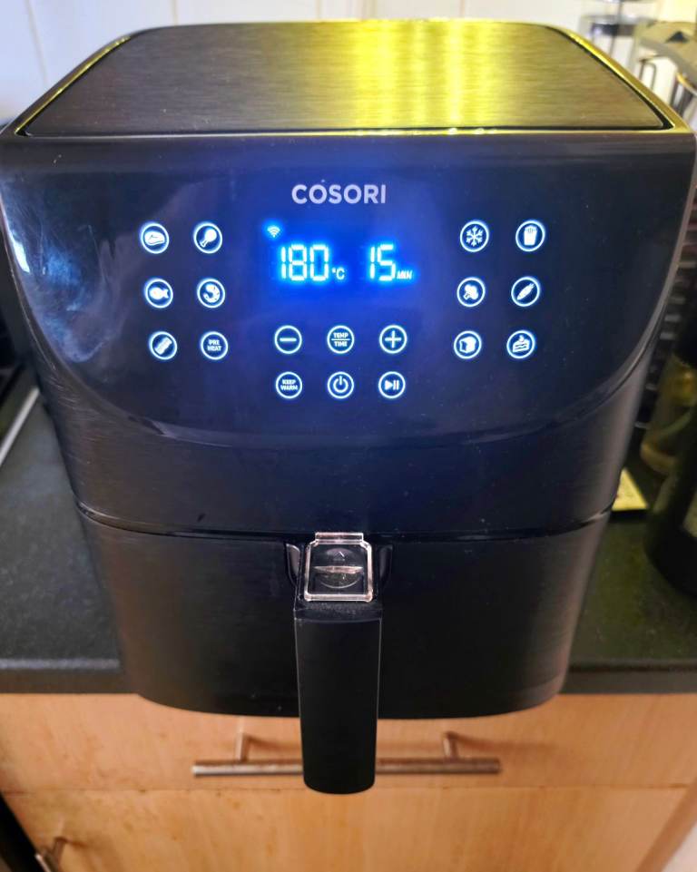 Cosori 5.5L Capacity Oil Free Energy and Time Saver Air Fryer New Unused