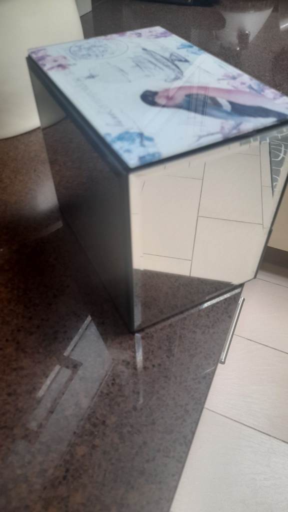 Mirrorred jewellery box with 2 drawers