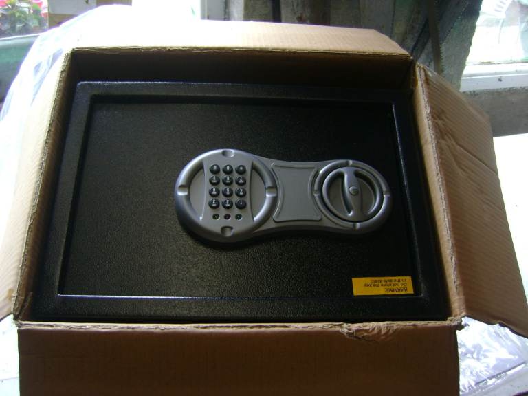 BRAND NEW, SAFE, DIGITAL, WALL OR FLOOR MOUNTED