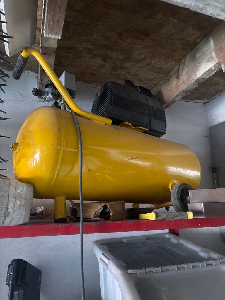 Air compressor 
