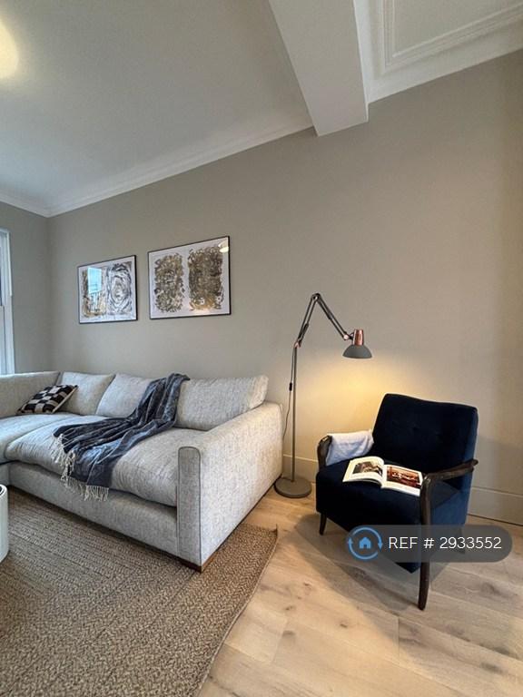 3 bedroom flat in Redburn Street, London, SW3 (3 bed) (#2933552)