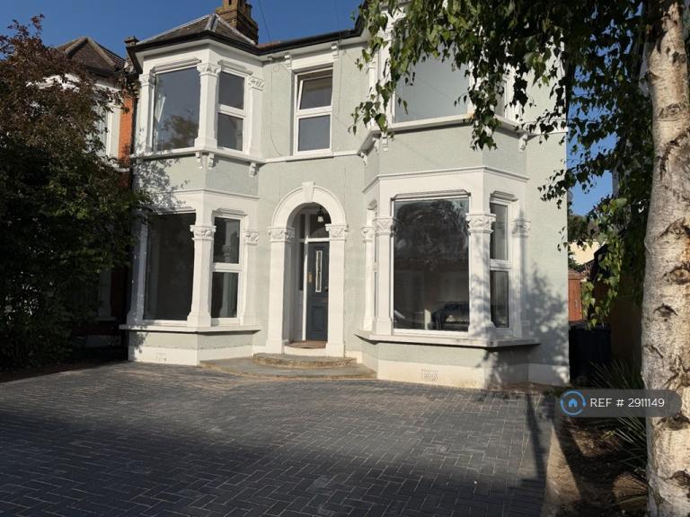5 bedroom house in Kingswood Road, Ilford, IG3 (5 bed) (#2911149)