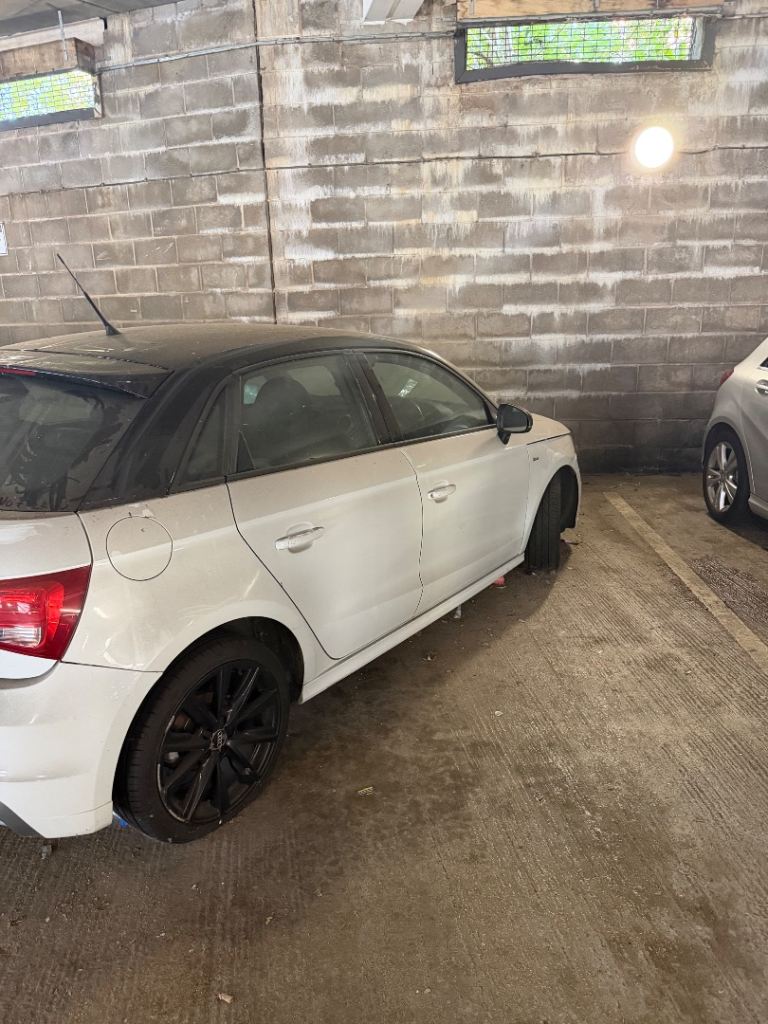 Audi a1 1.6tdi breakage 