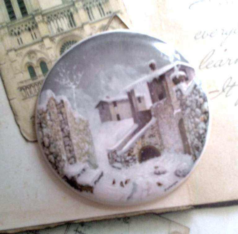 Small Vintage Round Snow Village Decor Picture Wall Hanging.POST OR COLLECT!