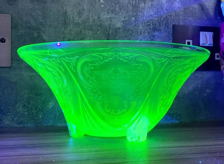 Hazel Atlas Royal Lace Art Deco Uranium Glass Fruit Bowl