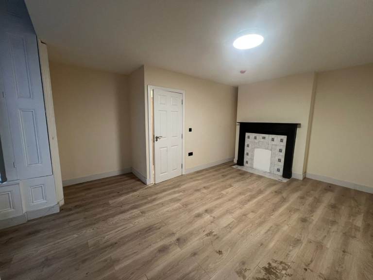 ***ONE BEDROOM FLAT TO RENT***SPACIOUS FLAT***IDEAL FOR WORKING PROFESSIONALS***CALL NOW TO VIEW***