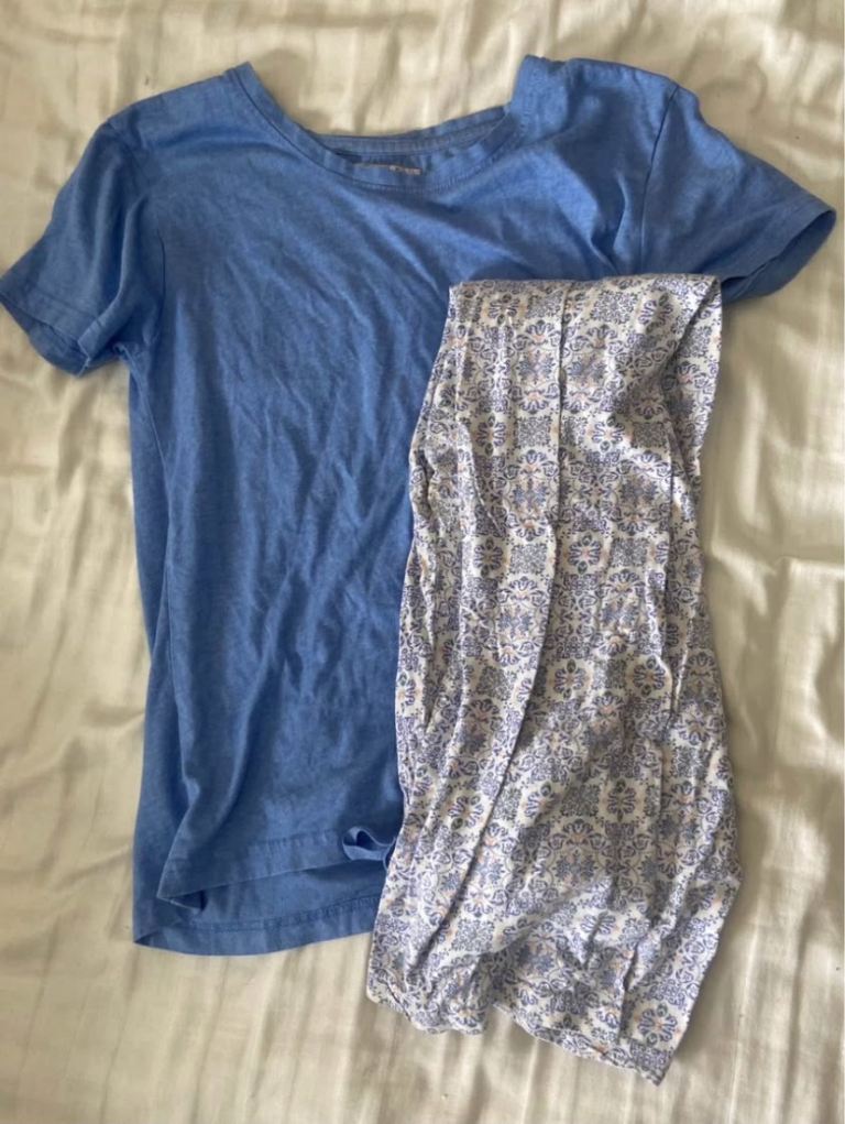 Assorted items of clothing 