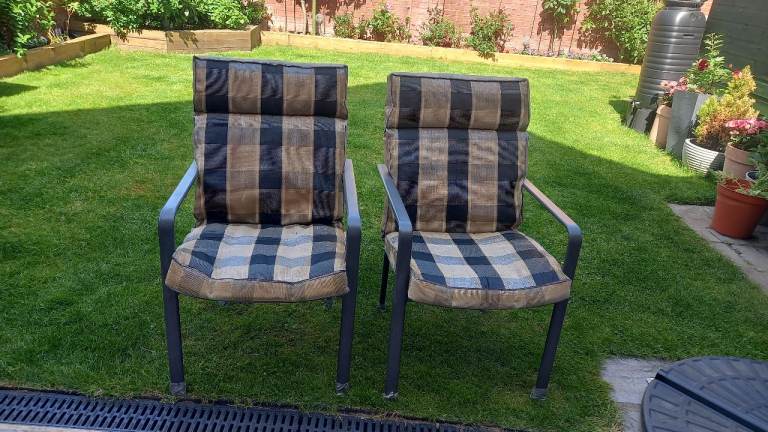 4 garden chairs