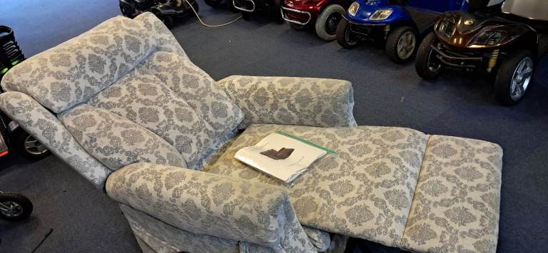 Riser Recliner Chair Dual Motor