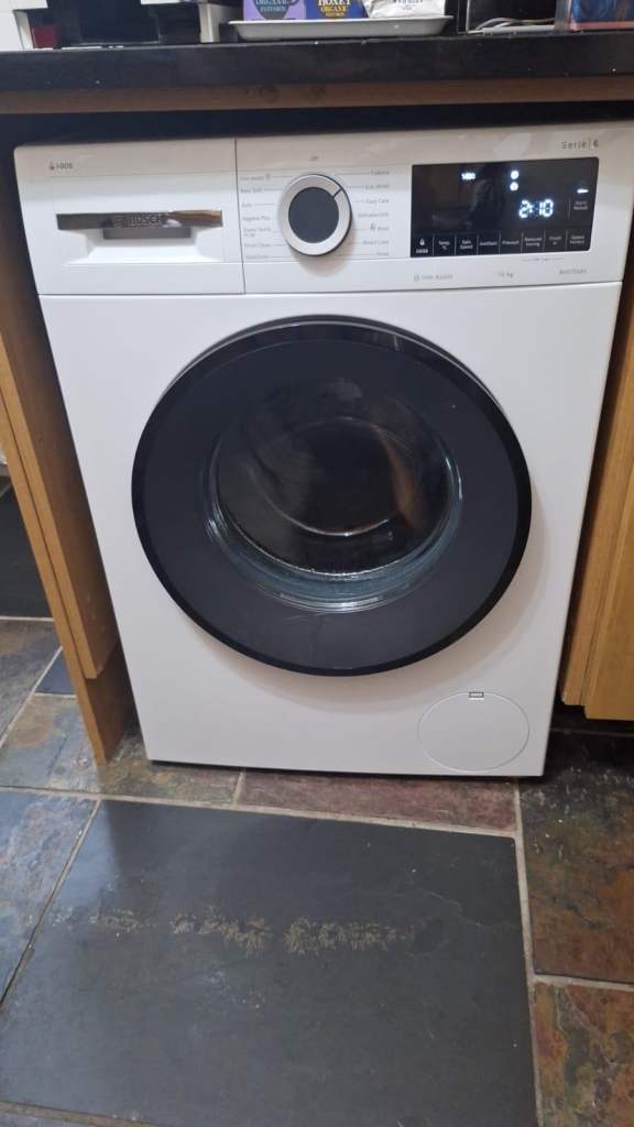 Bosch Series 6 WGG254F1GB 10kg Auto Dosing with 1400 rpm - White 3 weeks old 5 YEAR WARRANTY ACTIVE