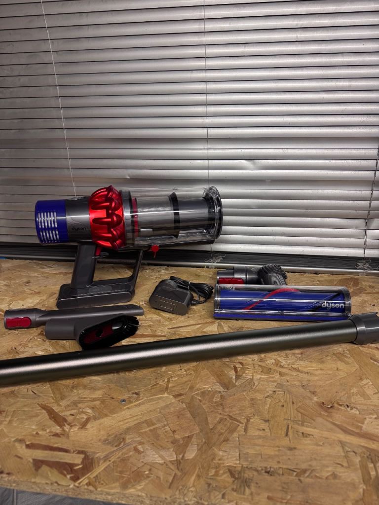 Dyson V10 Cyclone Cordless Vacuum - Refurbished Like New RRP £430