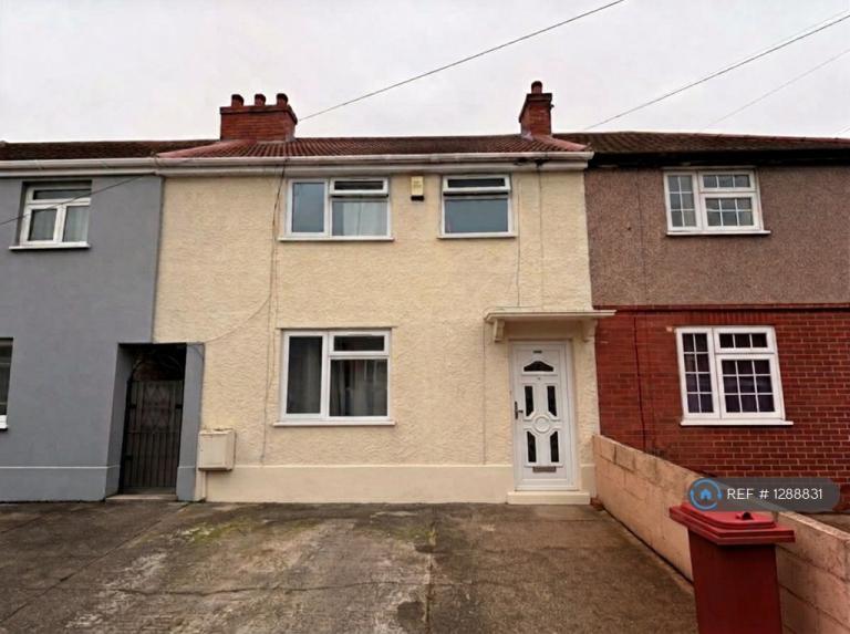 3 bedroom house in Staunton Road, Slough, SL2 (3 bed) (#1288831)