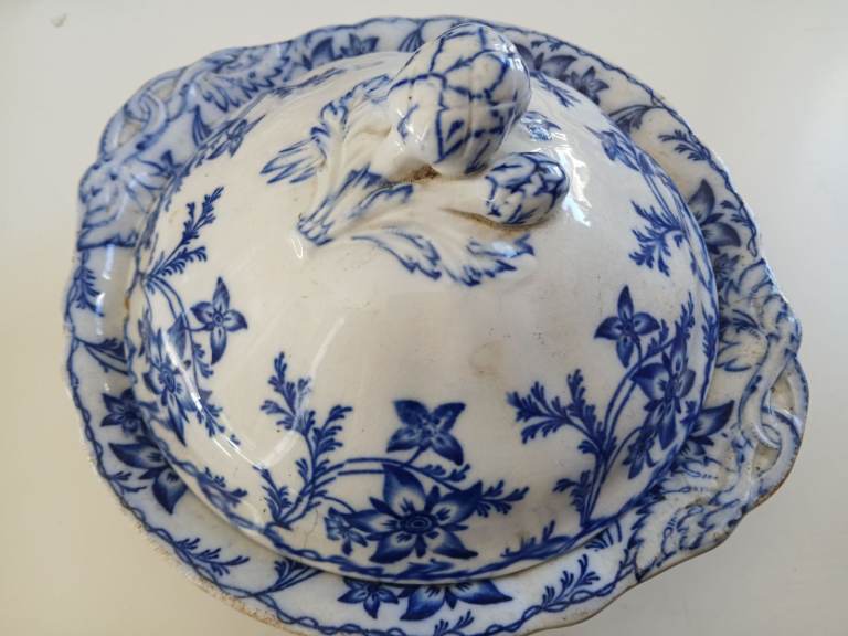  1890 Minton Blue & White Lidded Tureen / Serving Dish Anemone design
