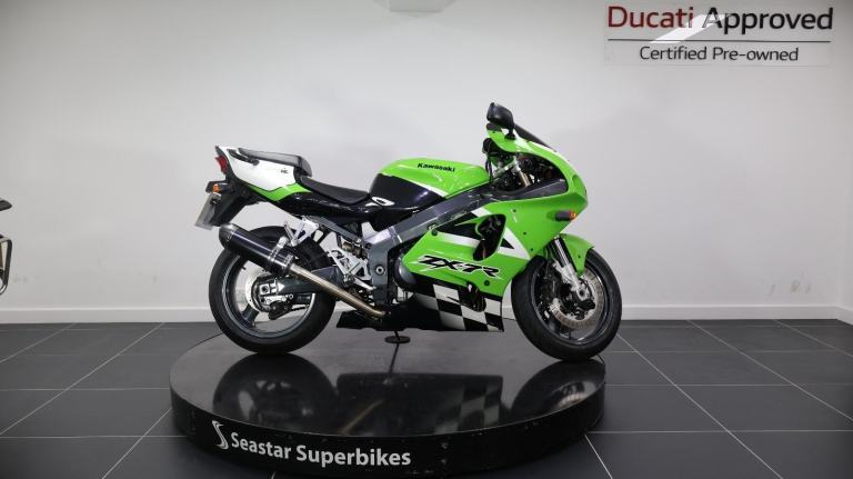 KAWASAKI ZX750-P7 - 2002 - 13000 MILES