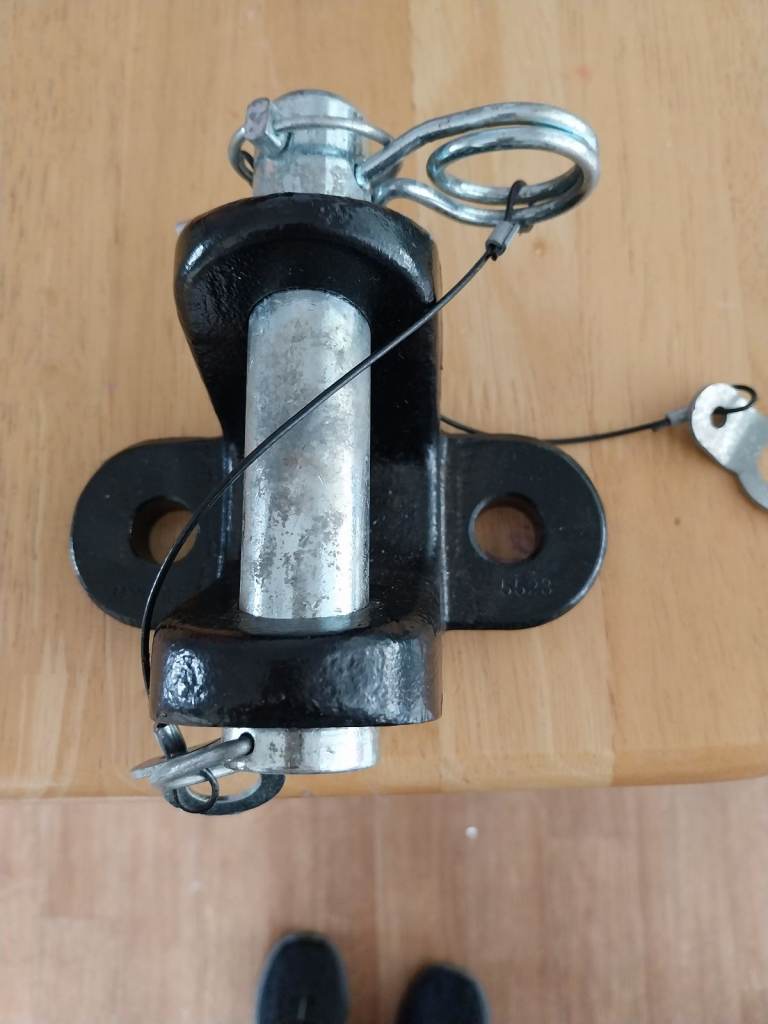 Maypole 4862 towing hitch and pin