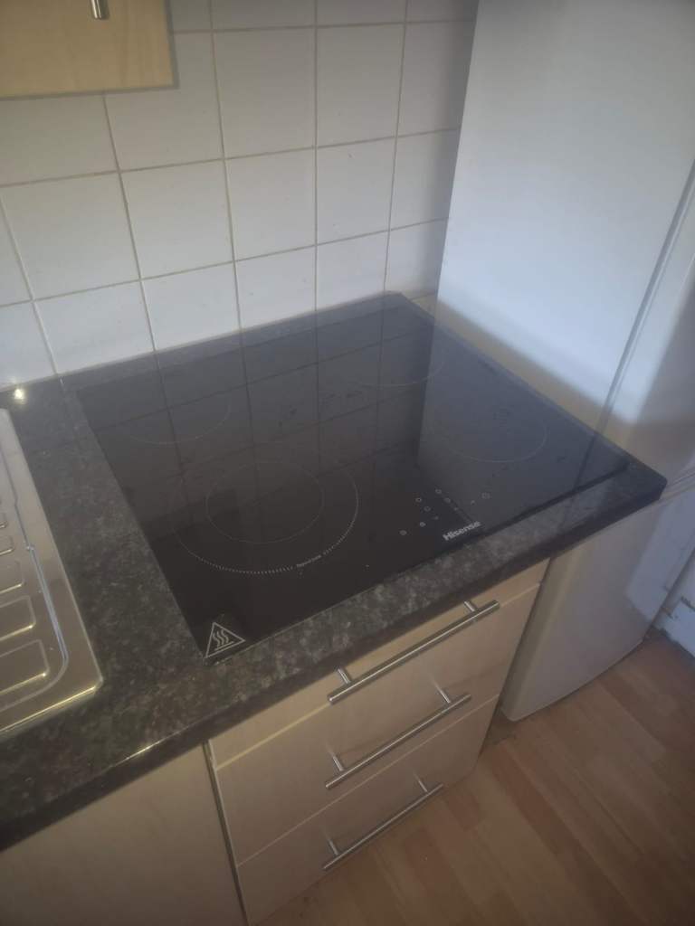 Furnished one bedroom flat available in George Street, close to Union Street