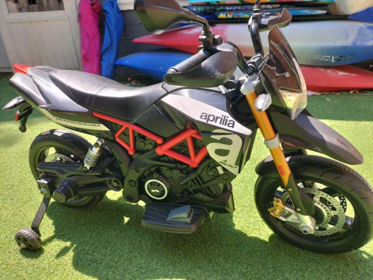 Aprilia 12v ride on motorbike 