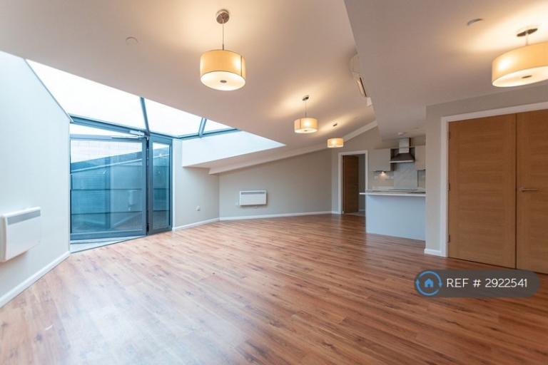 3 bedroom flat in Mann Island, Liverpool, L3 (3 bed) (#2922541)