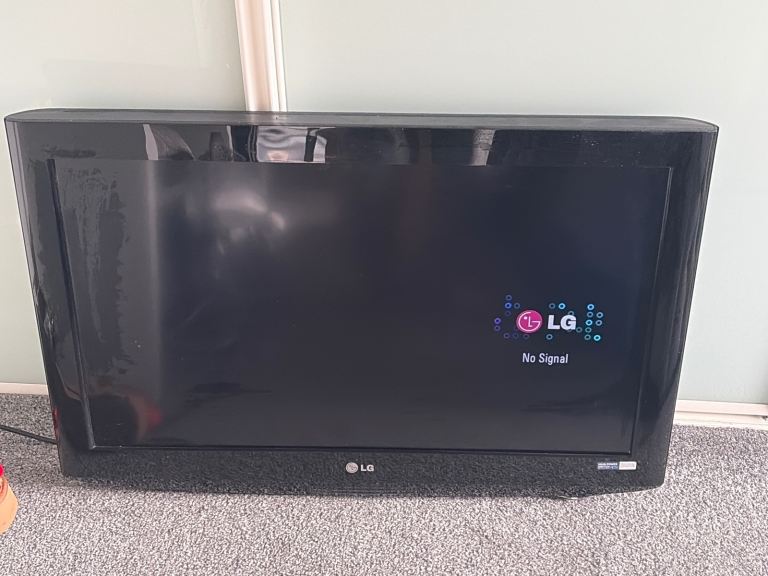 32” LG TV 