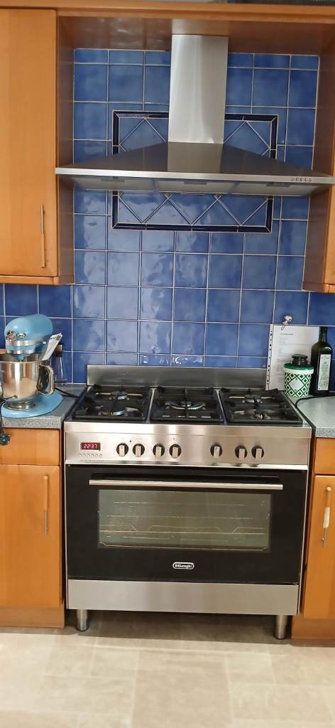 De’Longhi 90cm Dual Fuel Range Cooker & Matching Extractor Hood Set