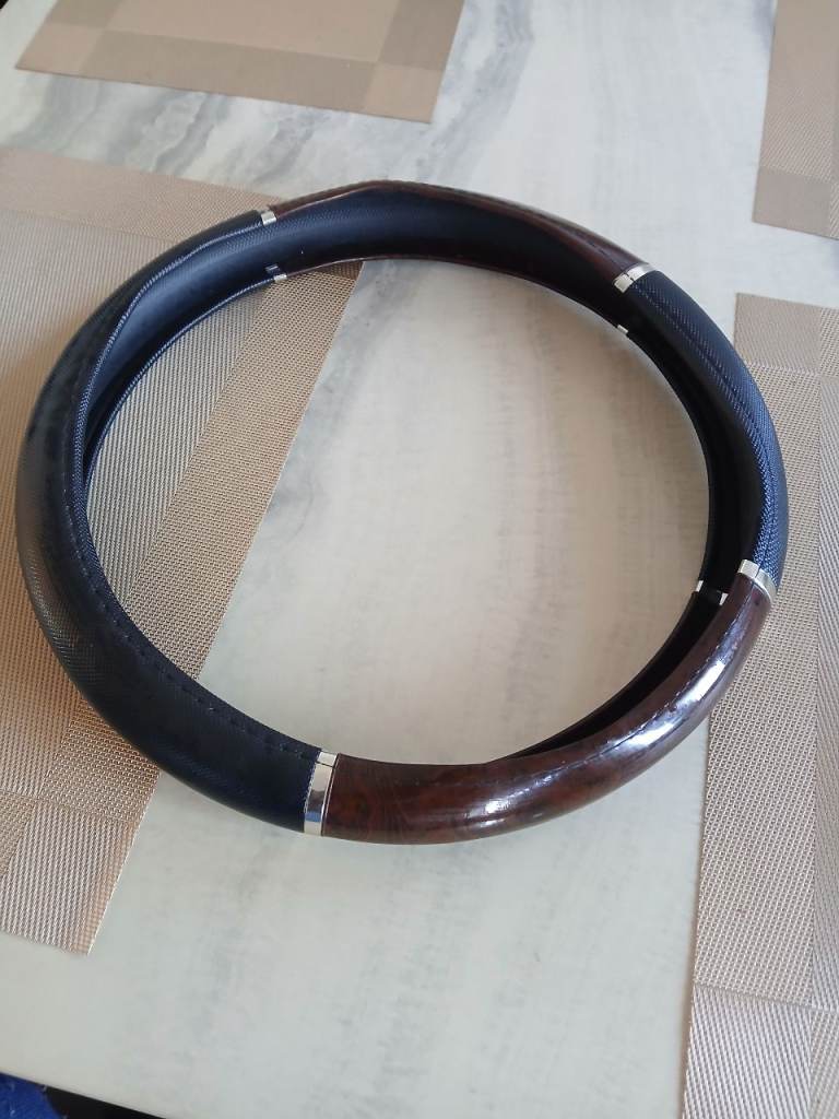 Steering wheel cover 