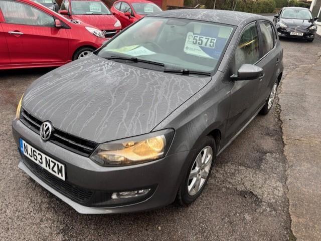 2013 VOLKSWAGEN POLO MATCH PETROL 5 DOOR IN GREY.