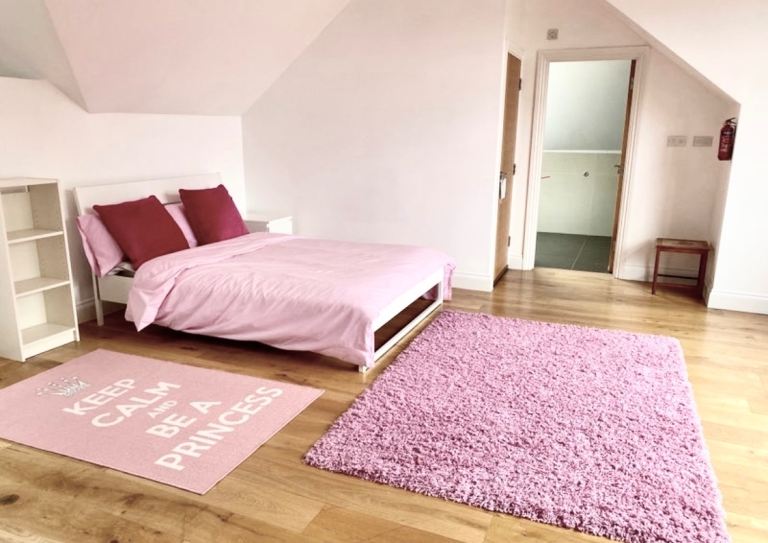 Rent Large Loft Double Room  Separate Own WC / Luxury Bath N20 