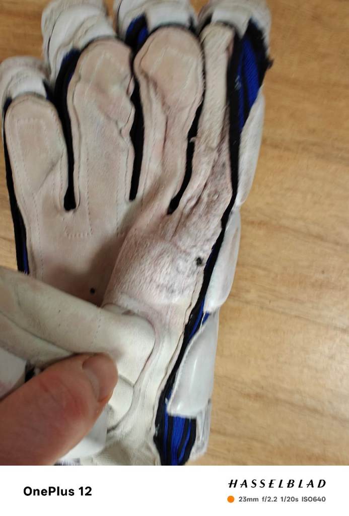 Island Crickit Excel RH Batting Gloves Size XL 