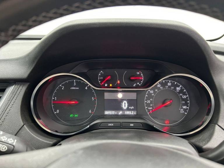 2018 Vauxhall Grandland X 1.6 Turbo D Tech Line Nav 5dr HATCHBACK DIESEL Manual