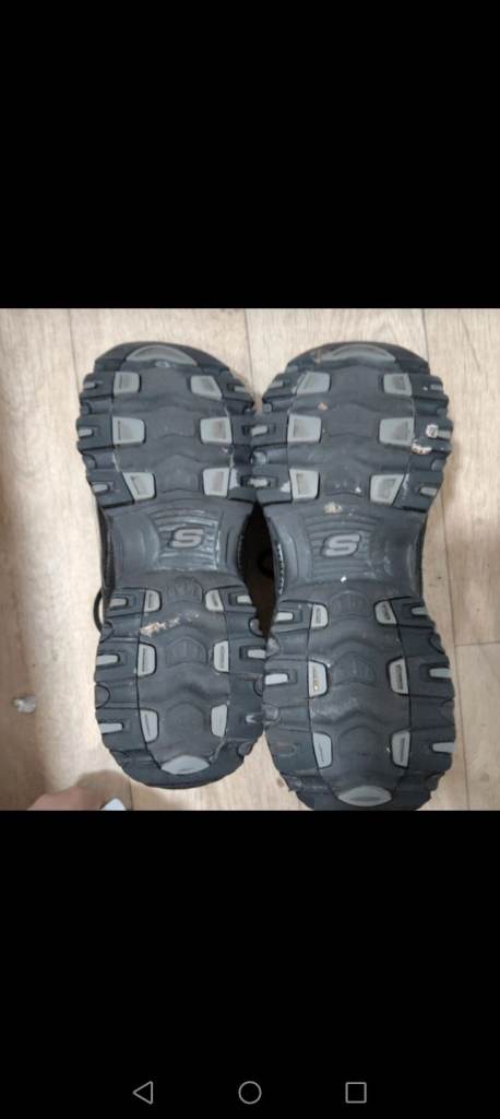 Black sketcher trainers size 7 