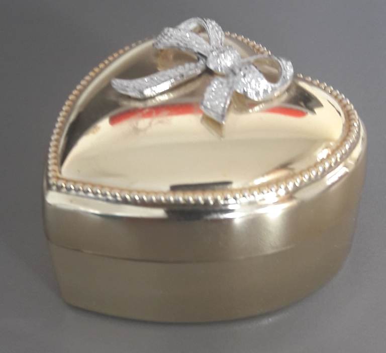Jewellery box plastic golden heart shaped and silver ribbon ring – post or collect