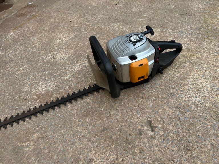 Hedge trimmer 