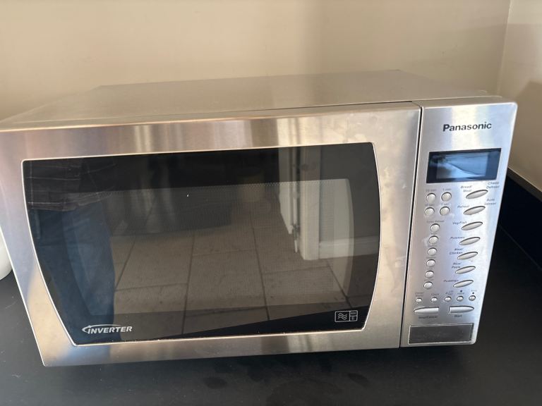 Panasonic 900W microwave 