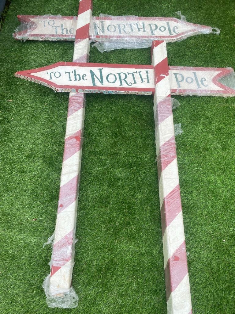 Christmas 'To The NORTH POLE' Sign Posts - Red and White Stripe