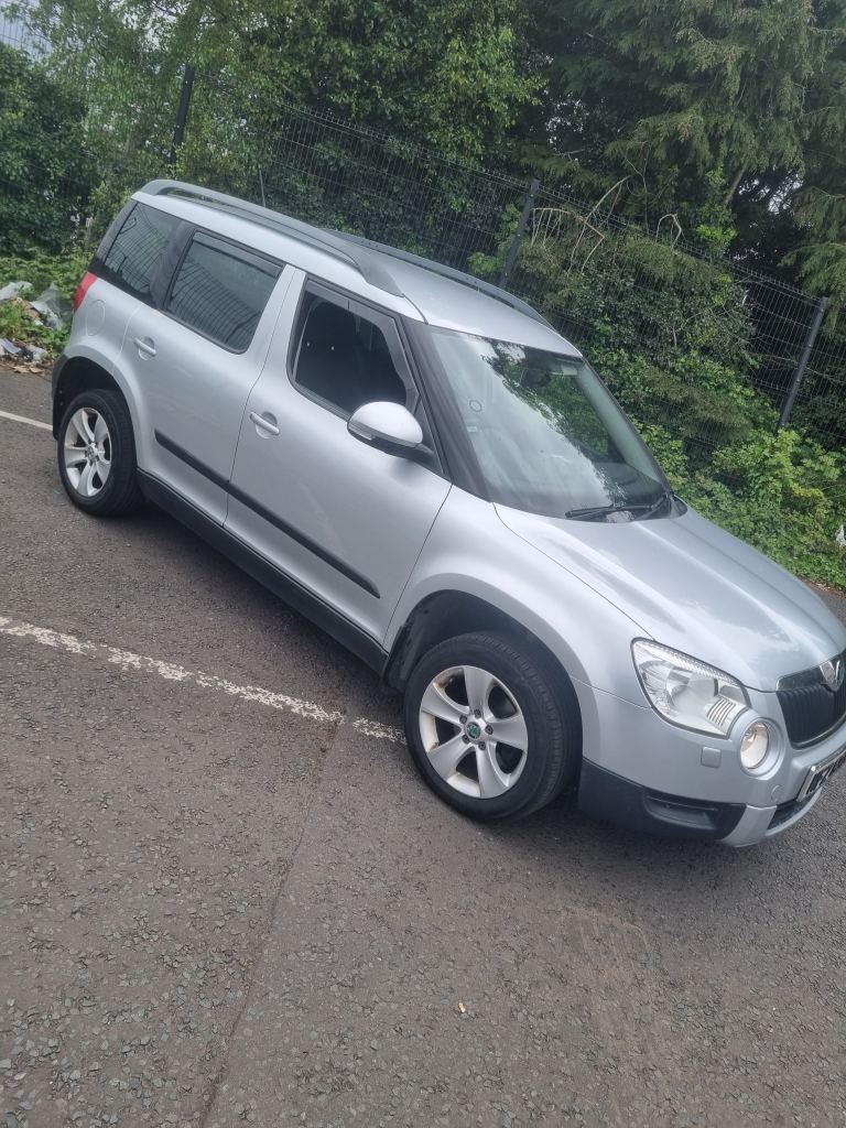 Skoda, YETI, Hatchback, 2012, Manual, 1598 (cc), 5 doors