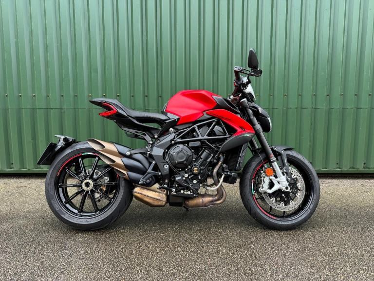 MV Agusta Dragster 800 Rosso 2022 only 2400 Miles 2 Owners Beautiful Bike 
