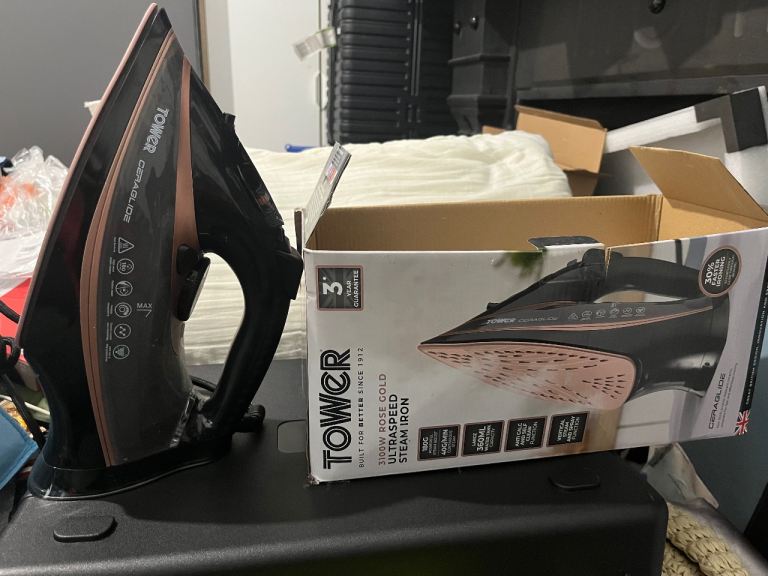 Tower CeraGlide Ultaspeed Steam Iron - Black & Rose Gold