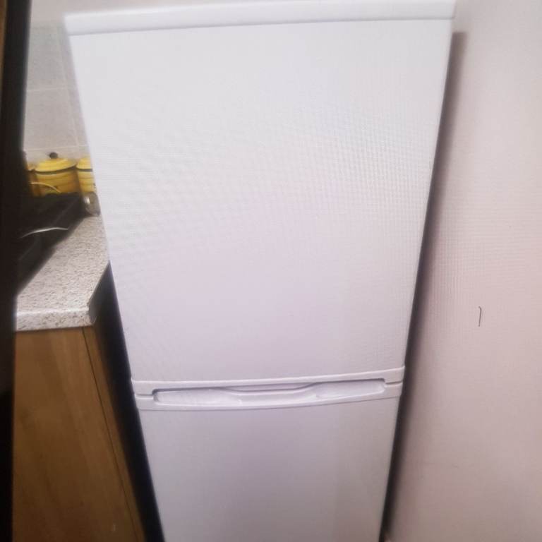 White Fridge Freezer – Good Condition