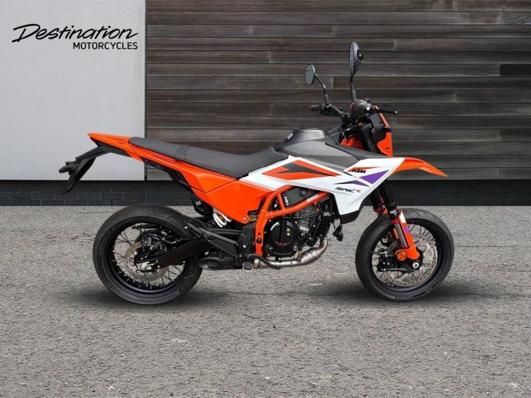 2025 KTM Street 390 SMC R orange