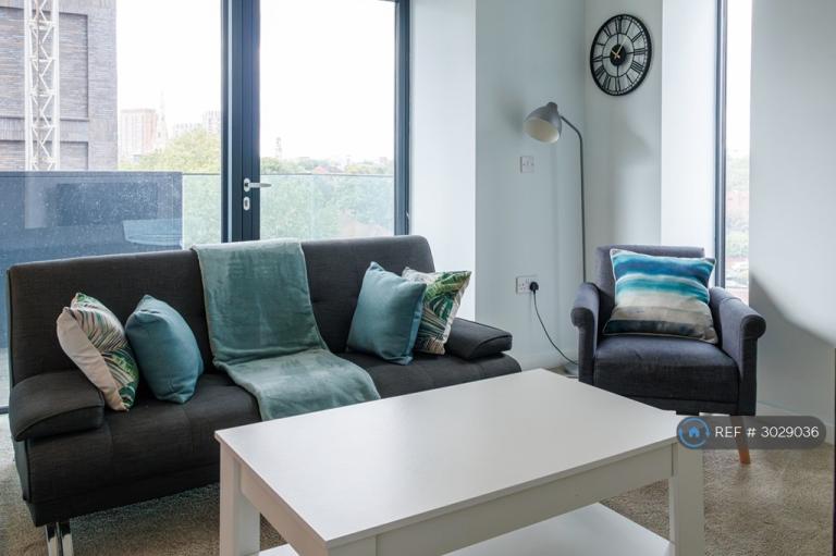 2 bedroom flat in Block B, Salford, M3 (2 bed) (#3029036)
