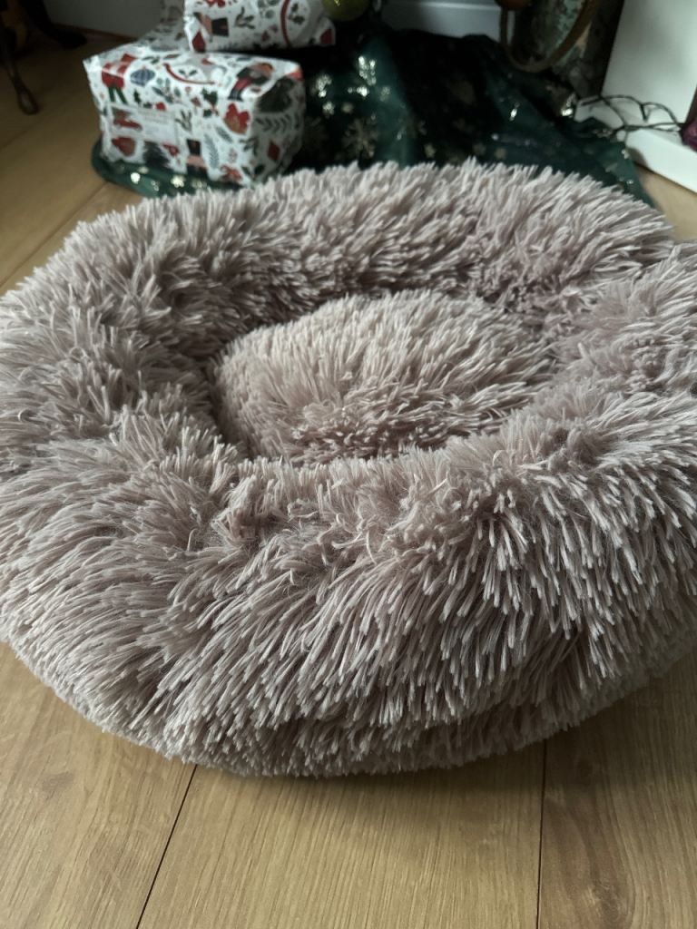Faux fur pet bed 