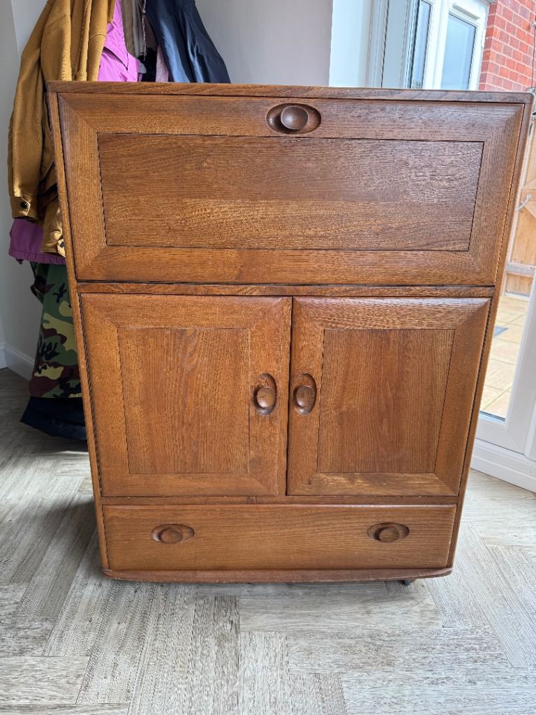 Ercol Windsor Drinks Cabinet/Sideboard